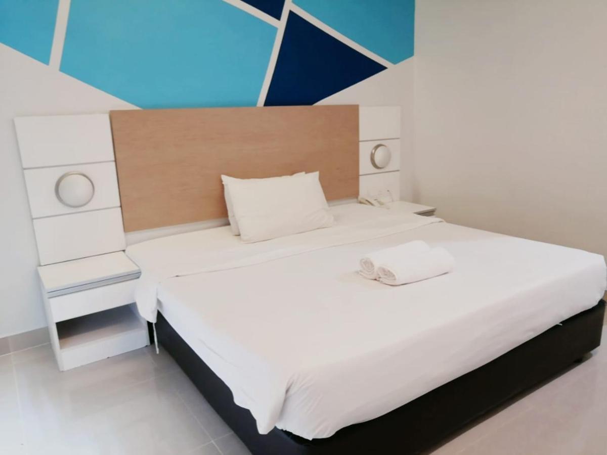 Bangi Business Hotel Kampong Sungai Ramal Dalam Экстерьер фото
