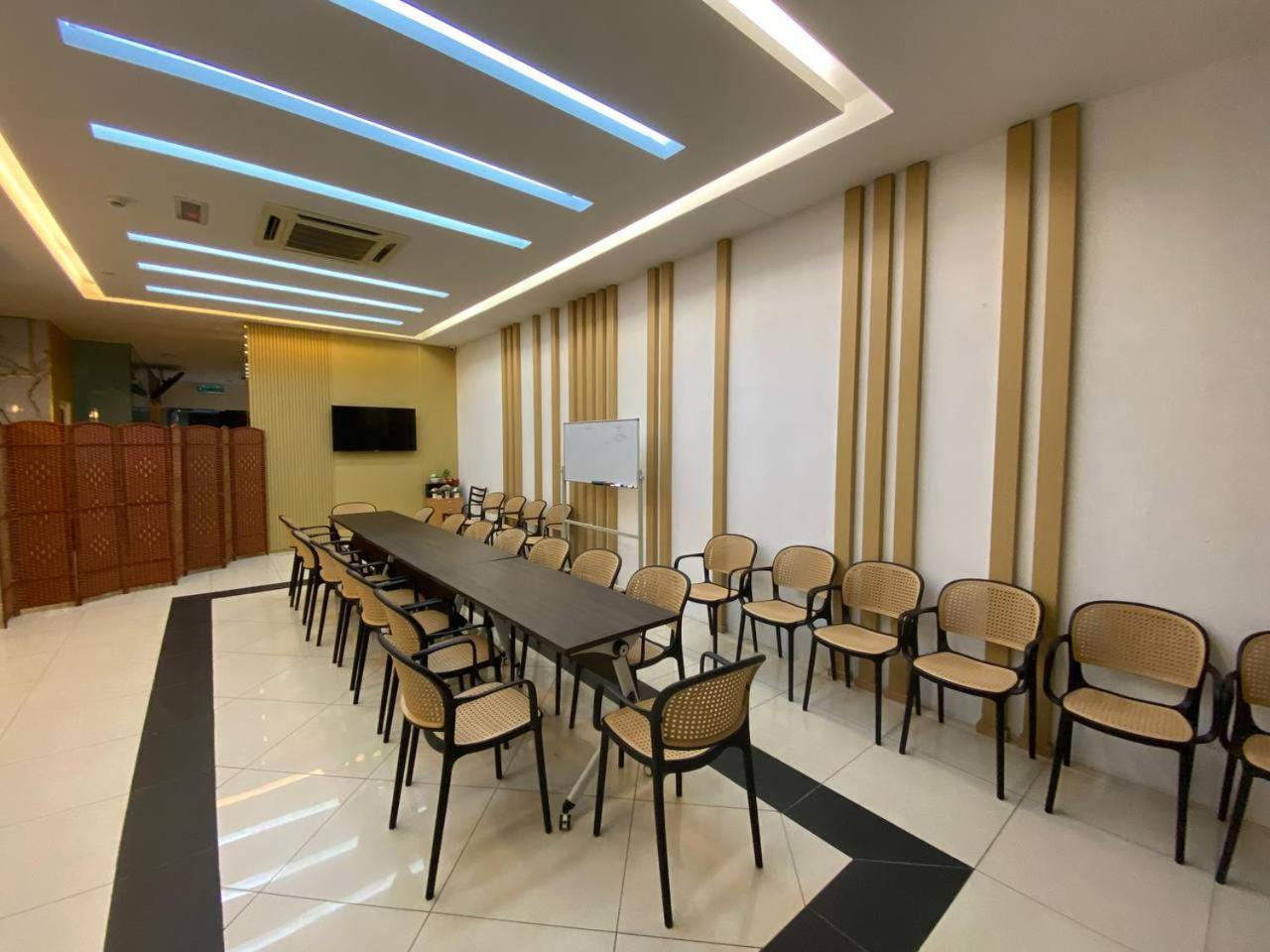 Bangi Business Hotel Kampong Sungai Ramal Dalam Экстерьер фото